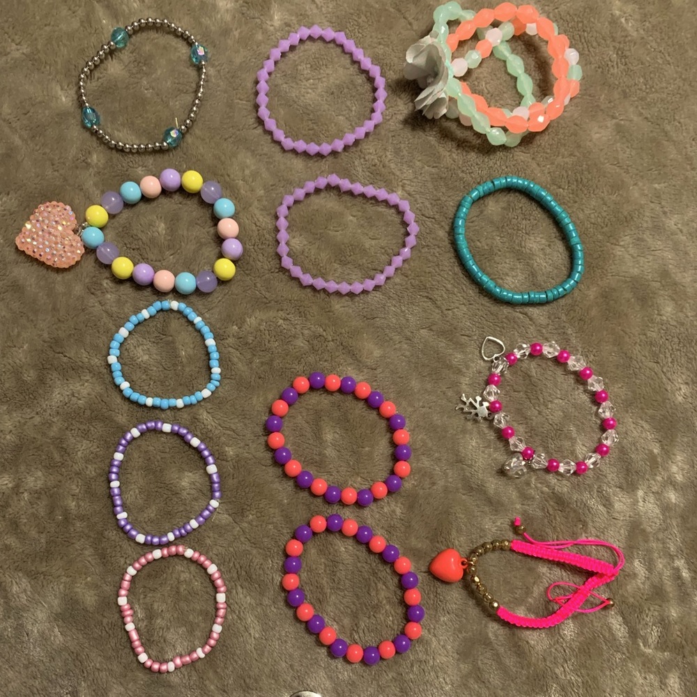 15 Piece Set Of Jewelry!